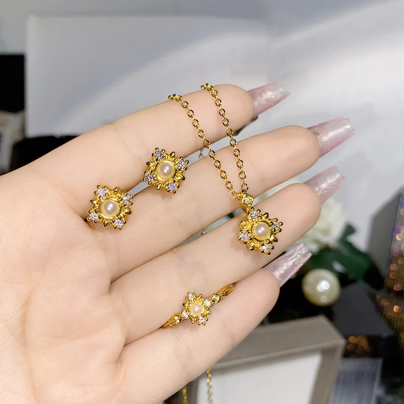 

Moissan Diamond Style Japanese retro new niche high design golden pearl snowflake earrings