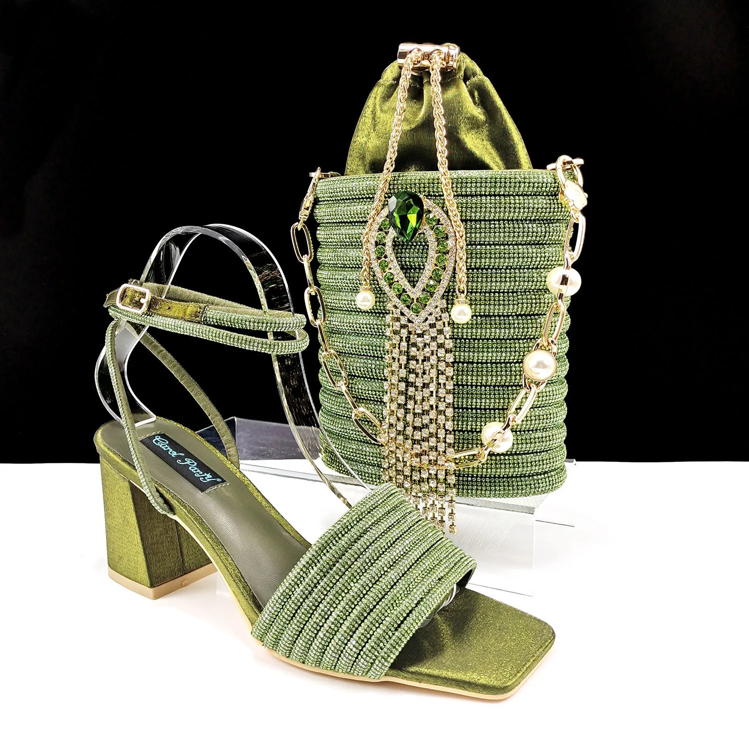 

Stylish And Special Olive Bright Bag Match Women's Sandals Set With Big Diamond Tassels And Long And Short Double Chains