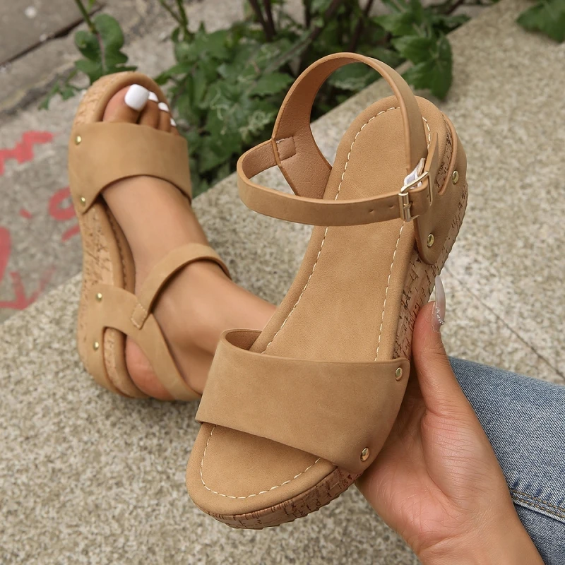 Summer New Muffin Thick Bottom Buckle Fish Mouth Riveted Women's Sandals Fashion Comfortable Wedge Heels To Wear Casual Sandals