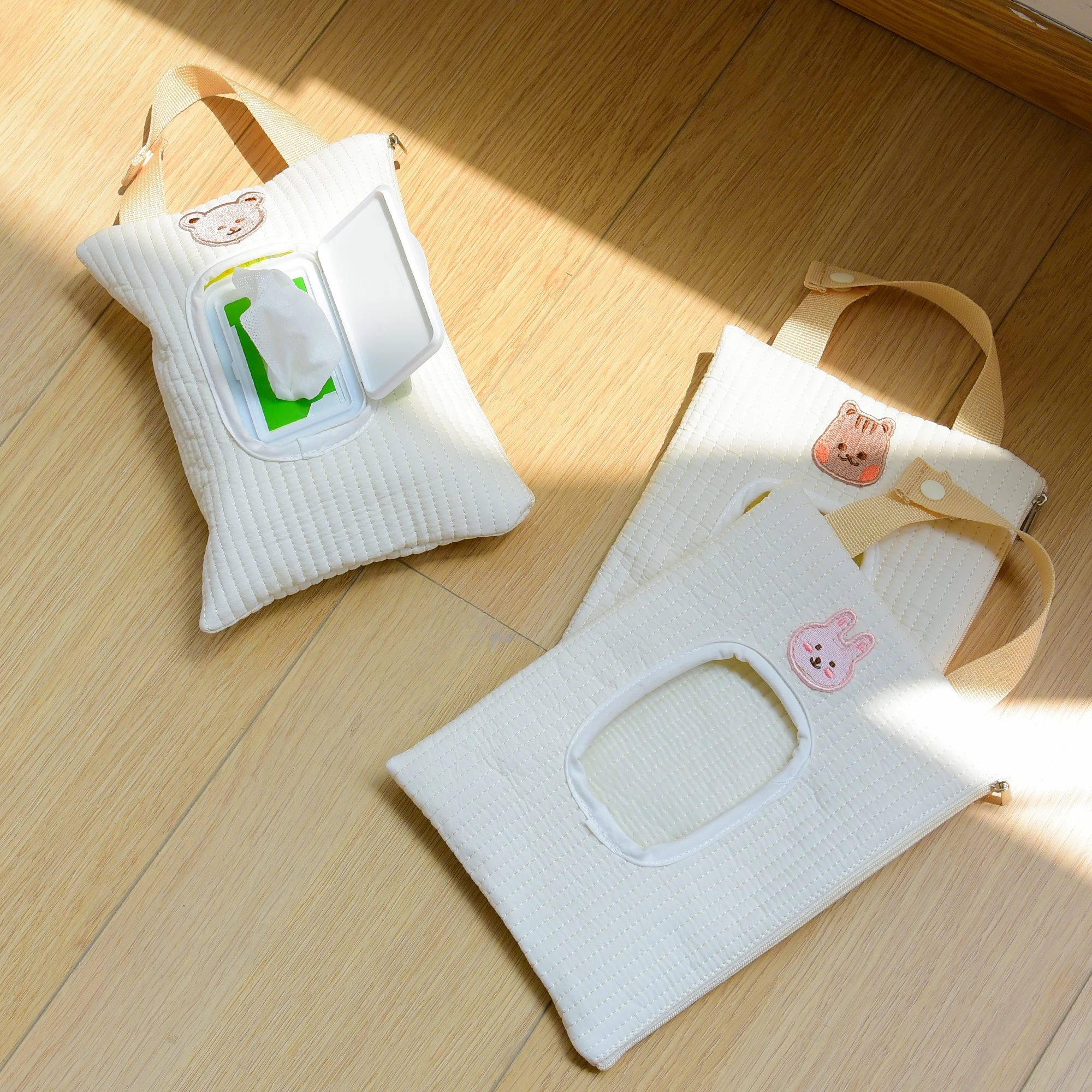 Children\'s embroidery Bear tissue storage box Car wipes bag extraction portable cot cart extraction paper hanging bag