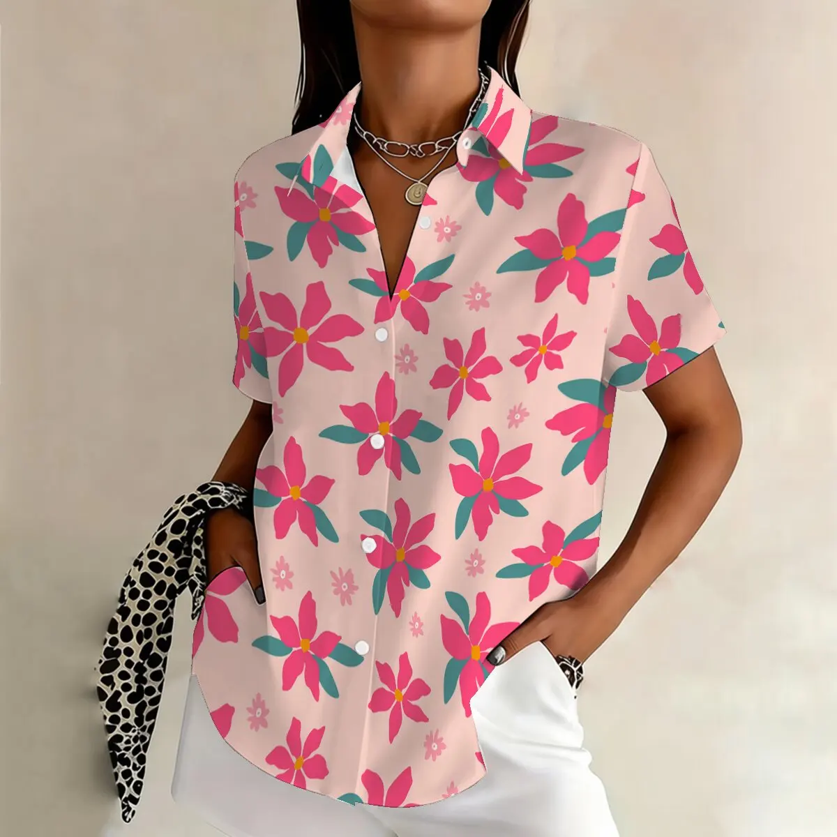 

Женская рубашка больших размеров с цветочным принтом и короткими рукавами, модный и уникальный узор, свободный крой, повседневная, стильная и универсальная.