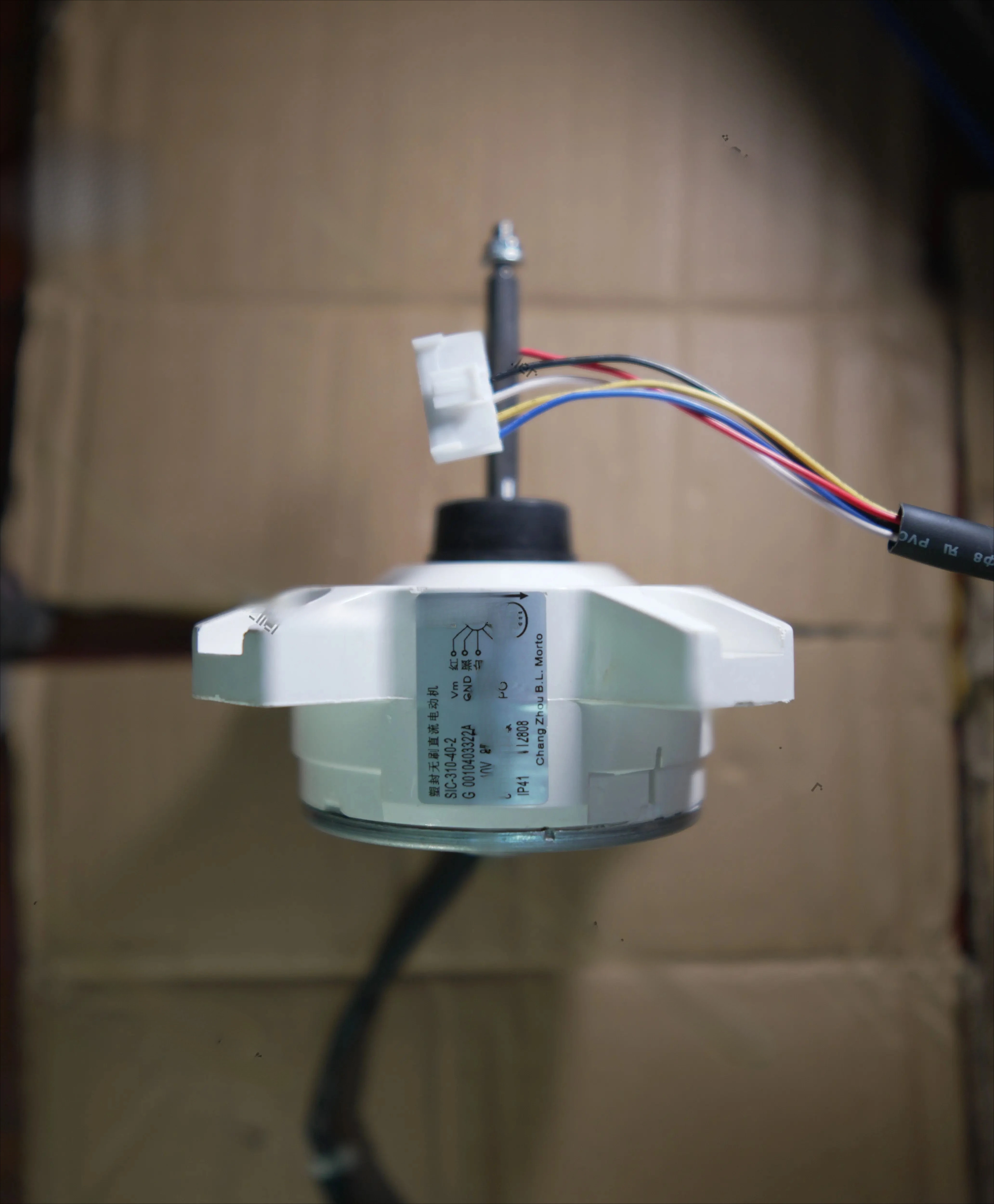 010403322A لمروحة Haier الخارجية ذات التردد المتغير SIC-310-40-2 سدادة بلاستيكية بدون فرش تيار مستمر #1