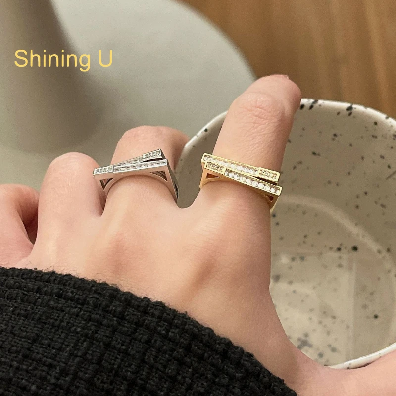 

Женское кольцо с фианитом, 2 шт.