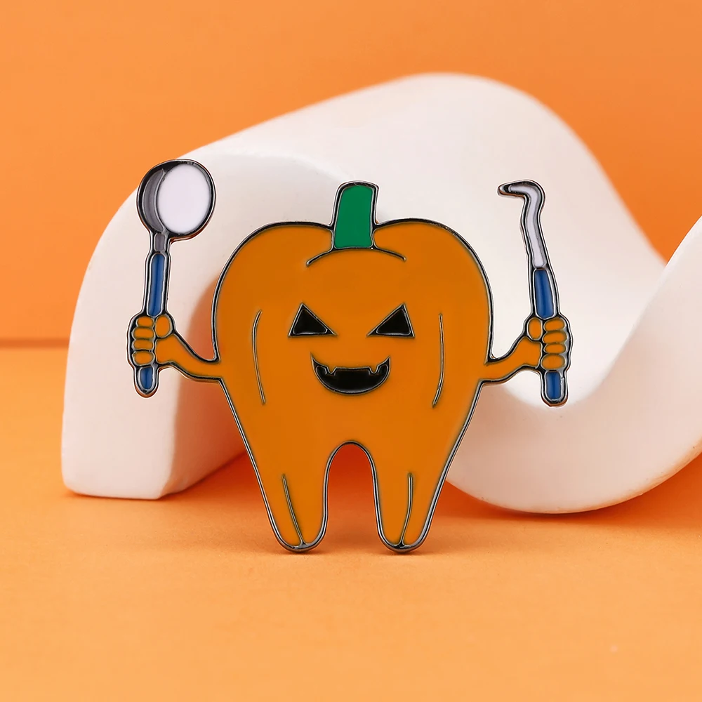 

Funny Teeth Pumpkin Color Brooch Halloween Dentist Cosplay Lapel Badge Enamel Pins Collectibles Gift Jewelry for Doctor Nurse