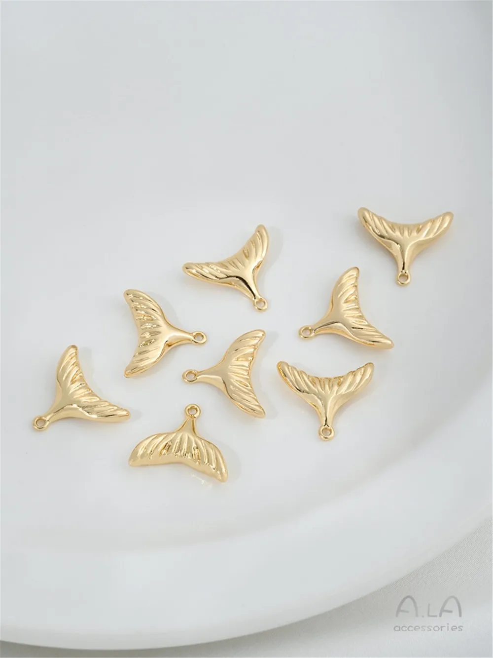 14K Gold Wrapped Bright Whale Beauty Fish Tail Pendant DIY Jewelry Hand Necklace Earring Pendant Handmade Material B366