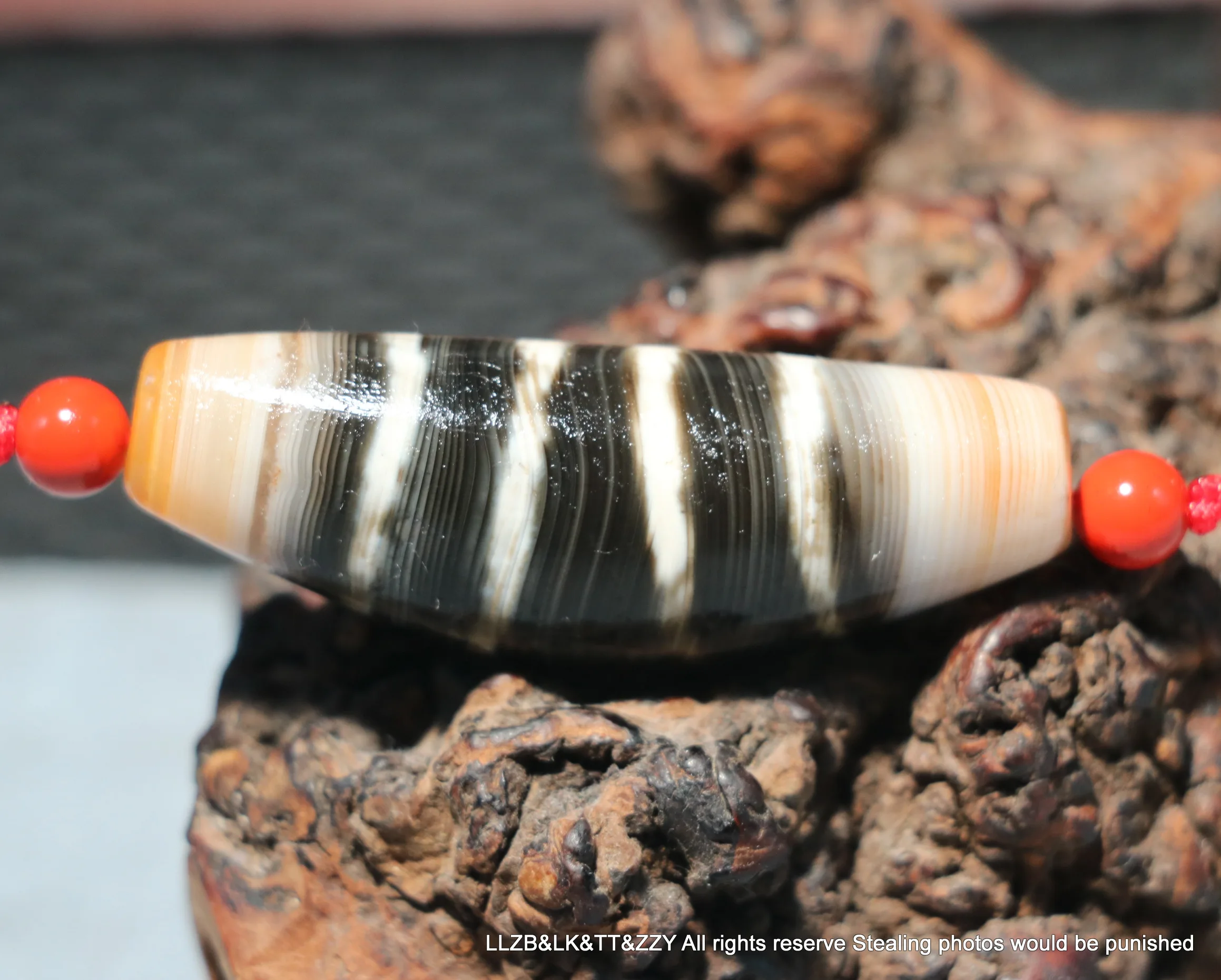 Energy Magic Tibetan Old Agate4 Lines Medicine Buddha Totem Horn-shape dzi Bead Pendant Timestown