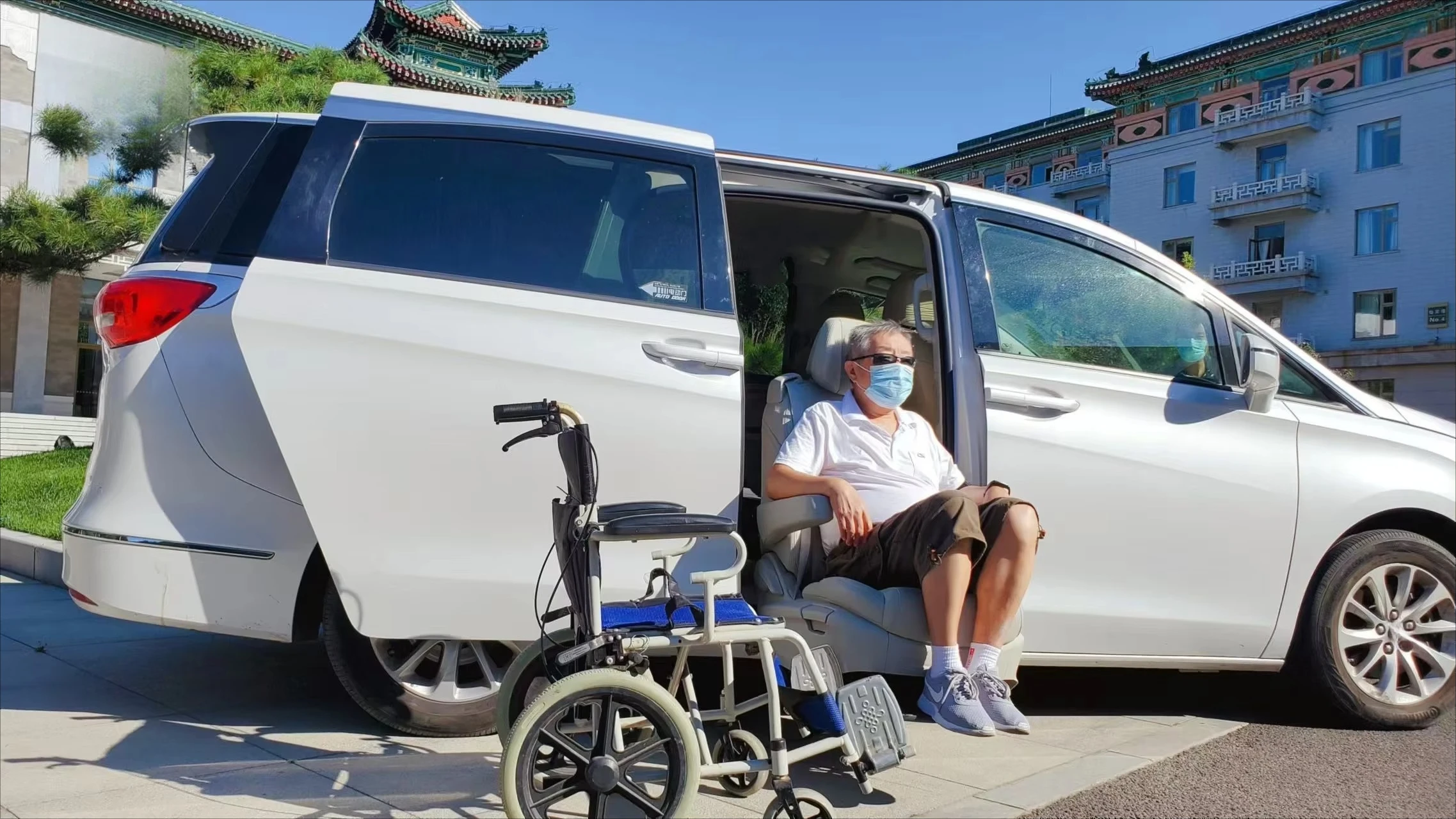 Welfare Swivel Car Seat for Disabled People for Luxury Modified Vehicles