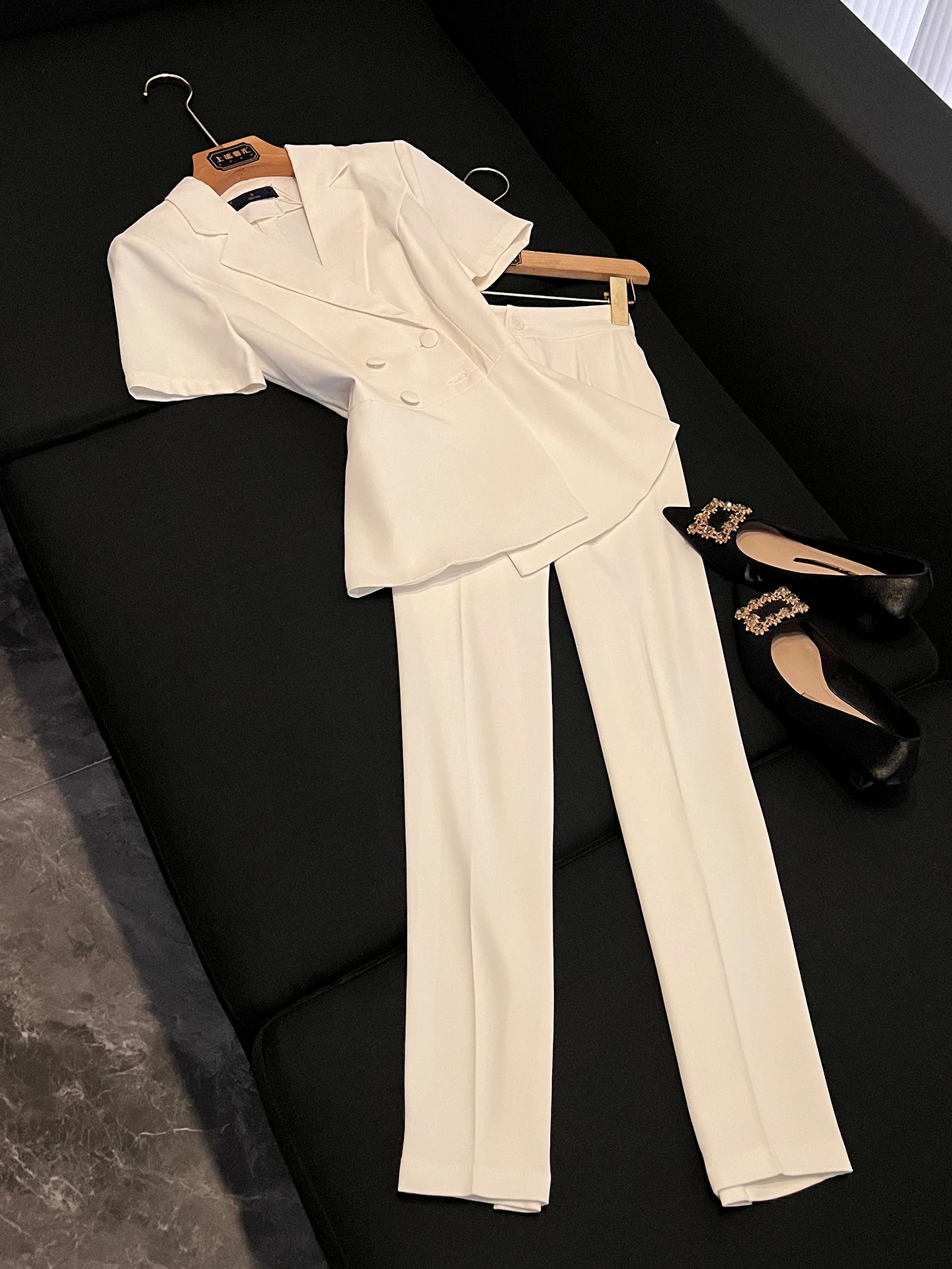 

Elegant White Suit Set for Women Simple High-End Two-Piece Commute Outfit Spring Summer Collection Polyester Material