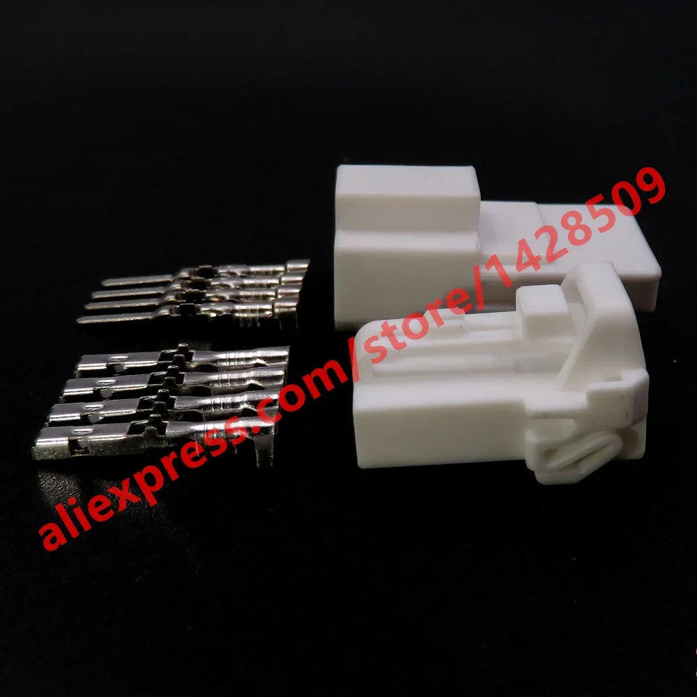 1 Set 4 Pin Wire Harness Socket MG621389 MG611275 Automotive Male Female Docking Connector