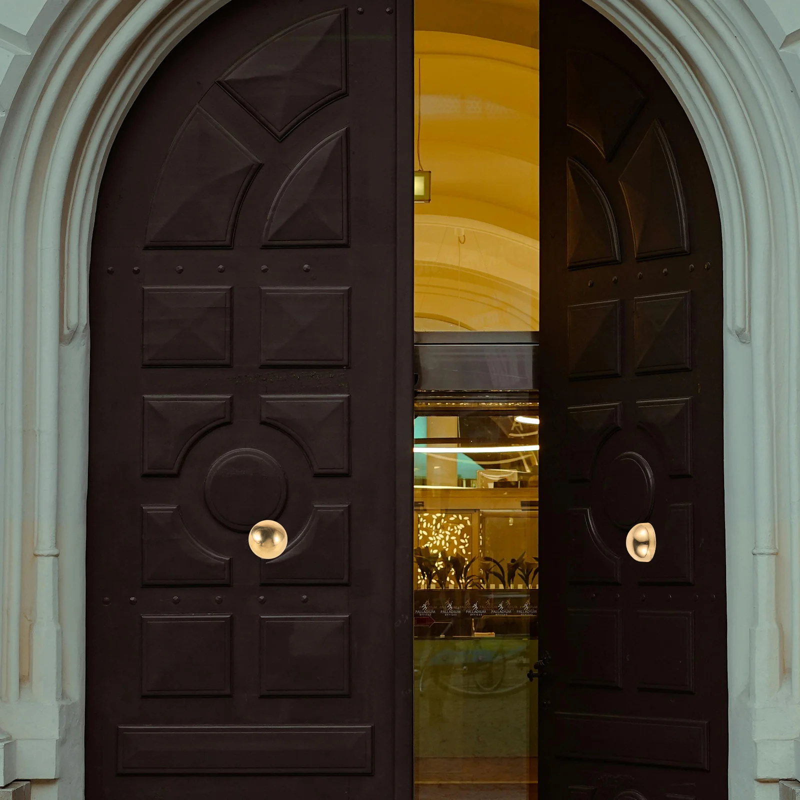 2 قطعة الأظافر الزخرفية النحاسية خمر الرجعية شبه كروية رئيس لأبواب الأثاث الخشبي مسامير الأثاث النمط الصيني