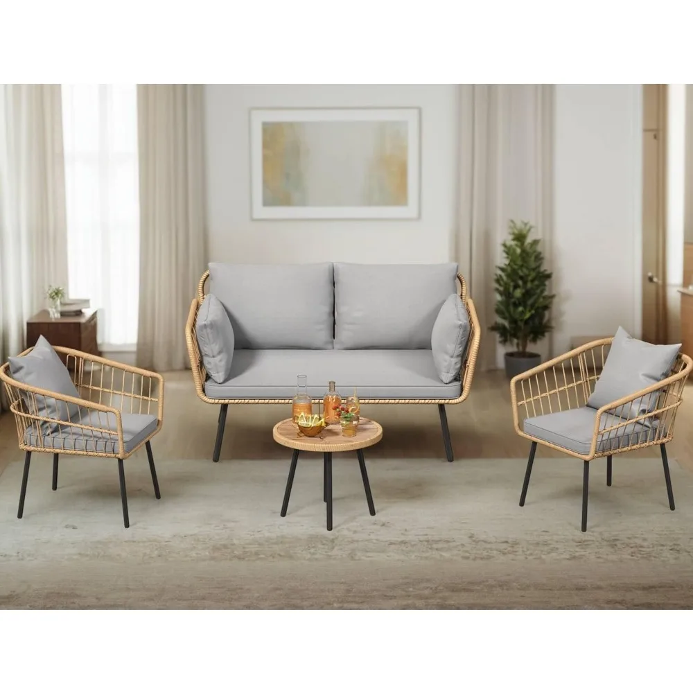 โซฟาเข้ามุมสีเทา 4 ที่นั่ง พร้อมเบาะหนานุ่มและโต๊ะข้างสำหรับห้องนั่งเล่น