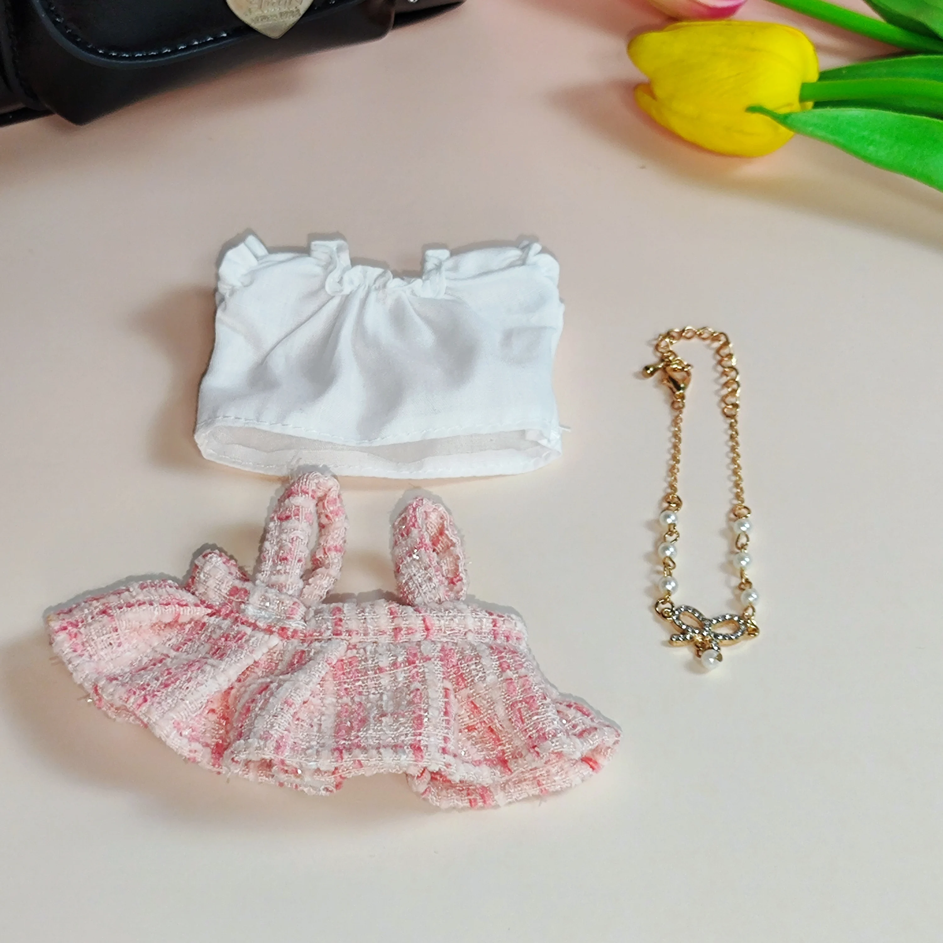 【الزي فقط】سلسلة مفاتيح من الفينيل من Labubu Gen 1&2 - مجموعة فستان بطل الرواية المزخرفة بالذهب