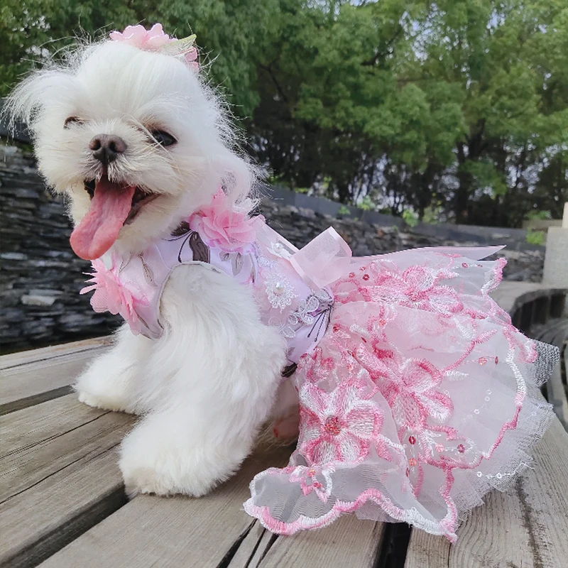 

Luxury Handmade Embroidered Print Puppy Dog Dresses Fashion Pink Lace Bowknot Wedding Dress Dog Skirts Pet Clothes Coats Poodle