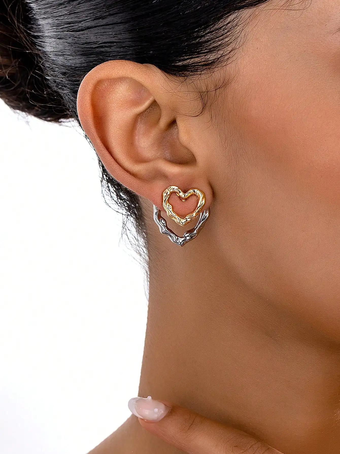 

Fashionable Personalized Exquisite Women's Dual-Tone Double-Layer Metal Heart Stud Earrings, Suitable For Parties, Daily Wear, And Festivals