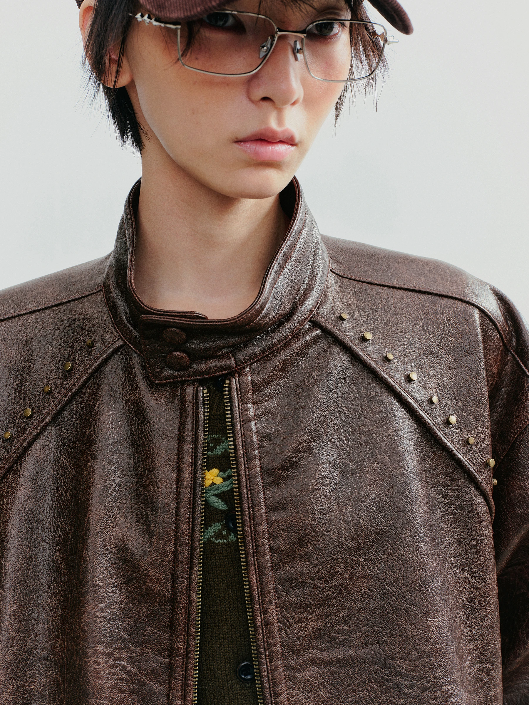 VERMO ヴィンテージショートレザージャケット リベット装飾付き コクーンシェイプ アウター レディース 春ファッション カジュアルコート