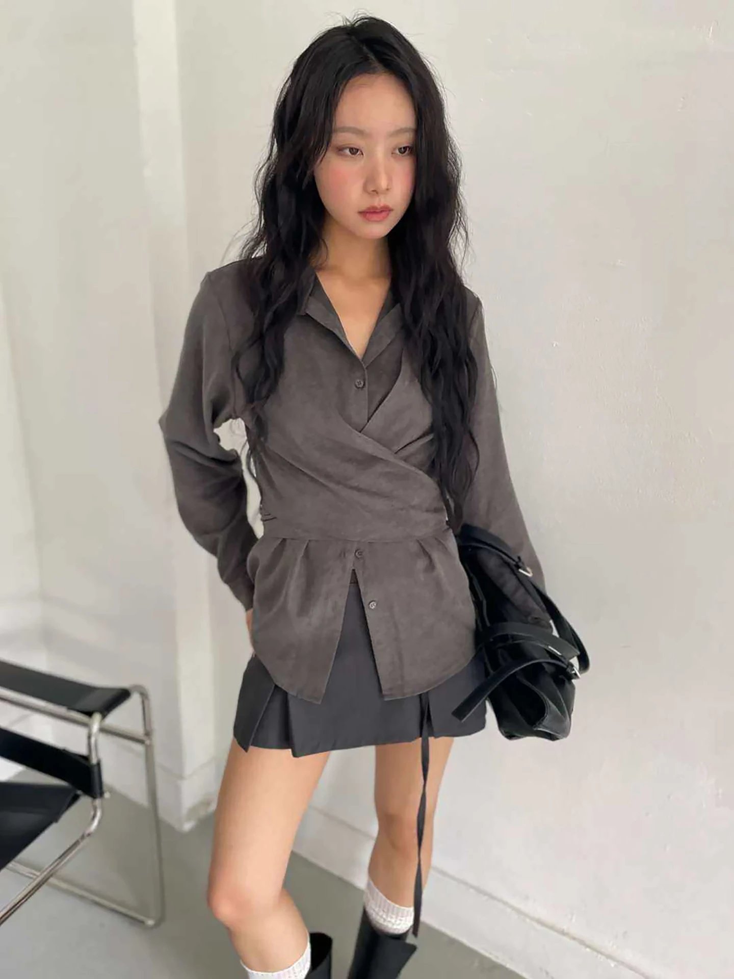 

Женская повседневная блузка в корейском стиле с длинным рукавом, уникальным винтажным дизайном, завязками на шее и пуговицами, свободного кроя, из полиэстера, в стиле Дондэмун