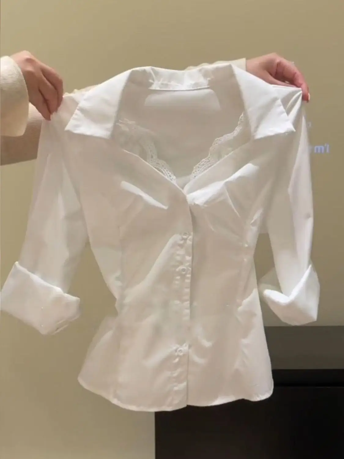 Pure Desire Lace Patchwork V Neck Crop Top Turn-down Collar Slim Waist Long Sleeve Shirt French Style Age Reduction Mujer