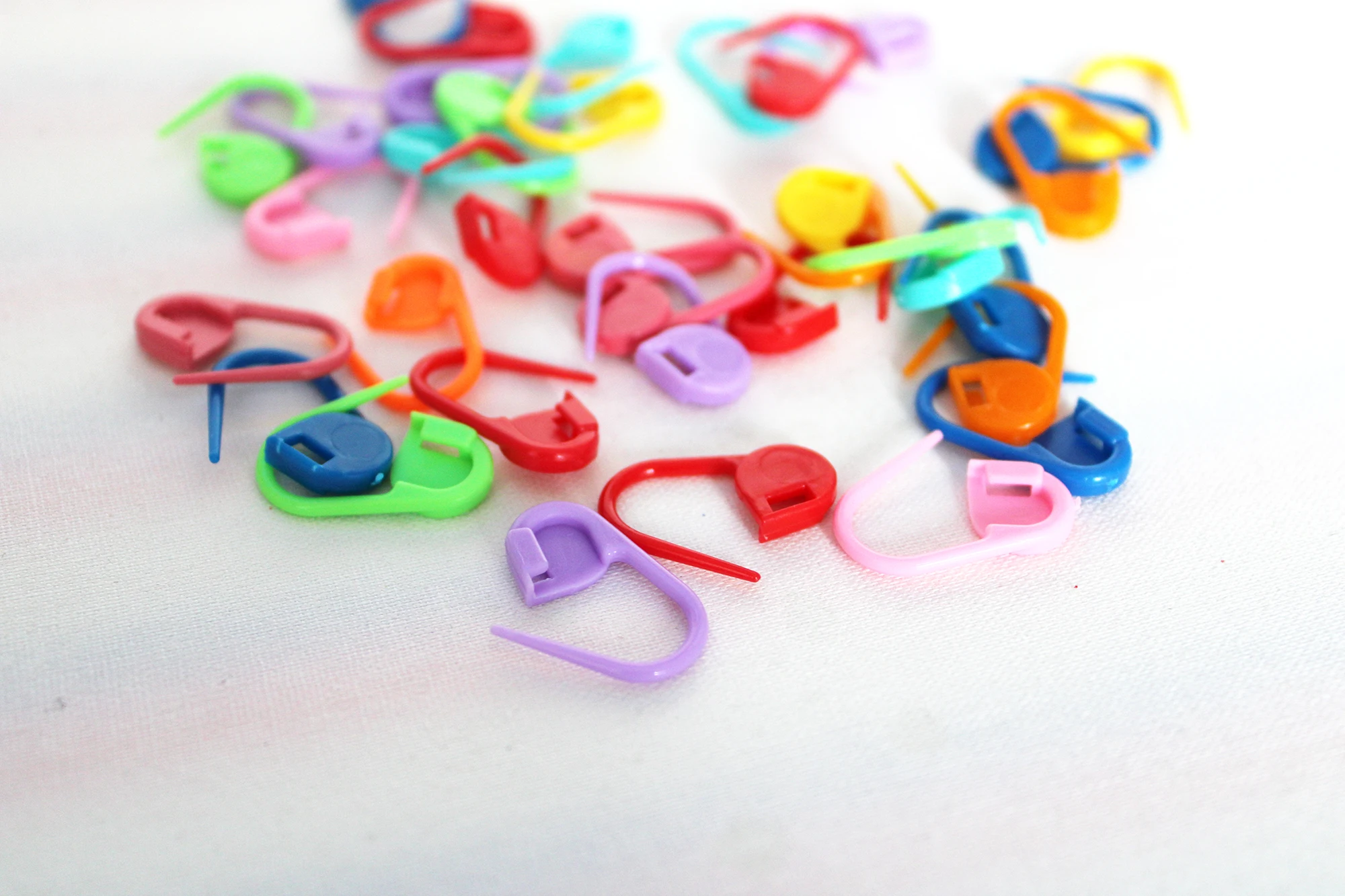 100pcs/lot 22x11mm mix  color plastic brooch hook for plush toy doll findings