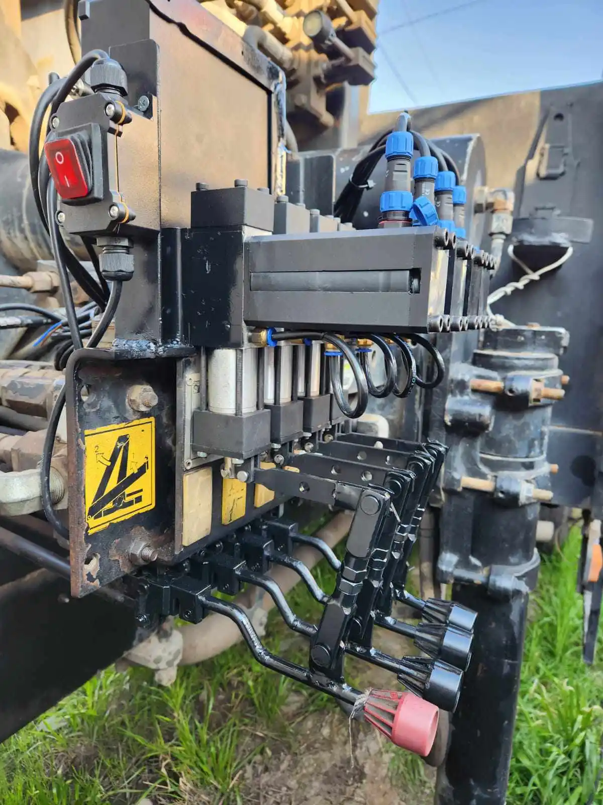 

Wireless hydraulic proportioning valves 4 TT remote control