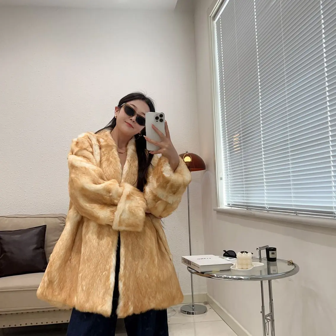 2025 الشتاء الكاكي فو الفراء معطف قصير المرأة أنيقة طويلة الأكمام رقيق سترة سترة السيدات عادية سميكة الدافئة أبلى Wh112