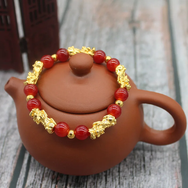 Chinese Style Pixiu Beaded Bracelet Red Round Beads Golden Pixiu Charm Bracelet Vintage Wrist Jewelry Lucky Amulet Bangle Gift