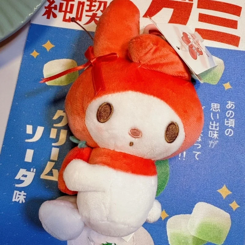 

НОВИНКА: Брелок-игрушка My Melody с клубникой, плюшевая кукла в милой позе, My Sweet Piano, мягкая набивная кукла для школьной сумки