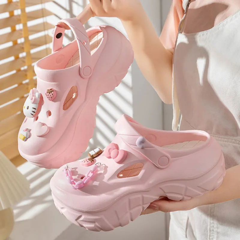 Sanrio Frauen Hallo Kitty Loch Sandalen Schuhe Y2k Kuromi Cinna moroll Melodie dicken Boden im Freien niedlichen Strand Hausschuhe Schuhe