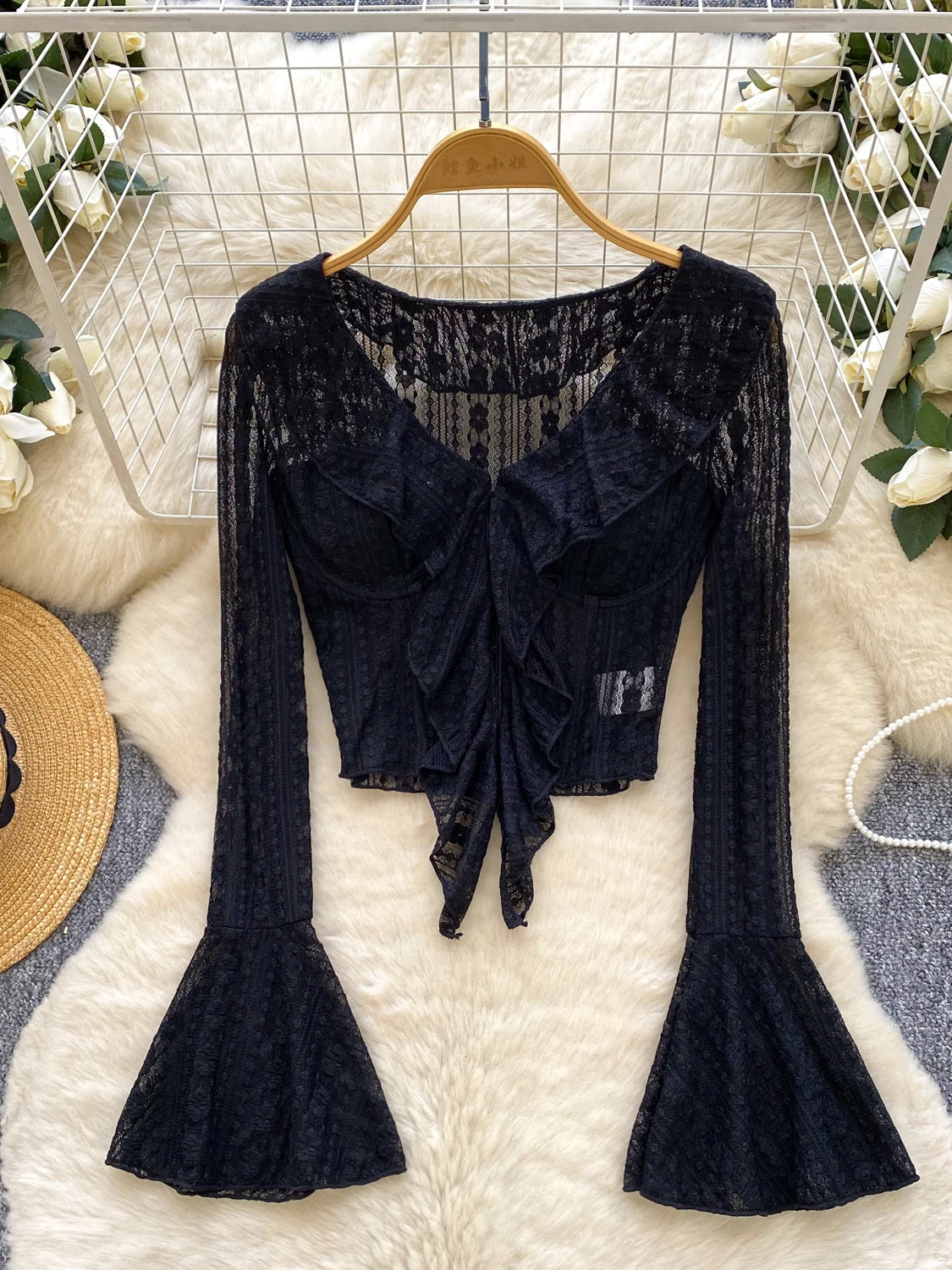 

Women's Black Gothic Emo Lace Cropped T-shirt Y2k Gyaru Tee Top 2000s Vintage Long Sleeve V-Neck T-shirts Clothes Spring Autumn