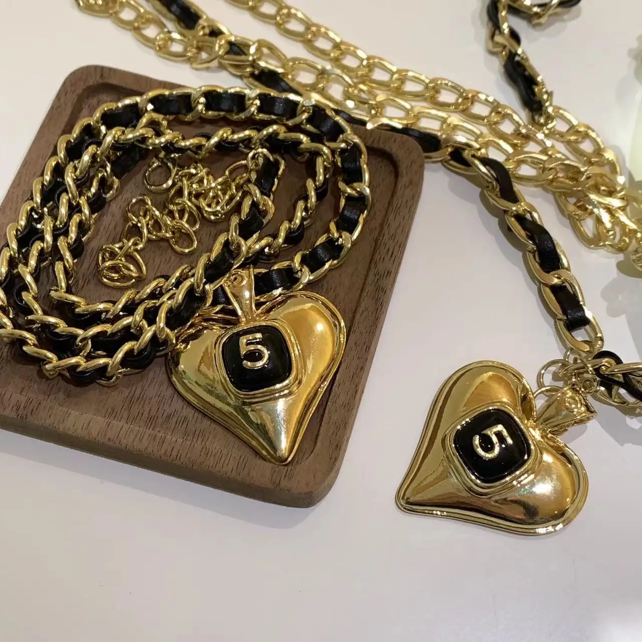 Designer Pu Letter Chain Belts Women High Quality Luxury Jewelry Party Gift
