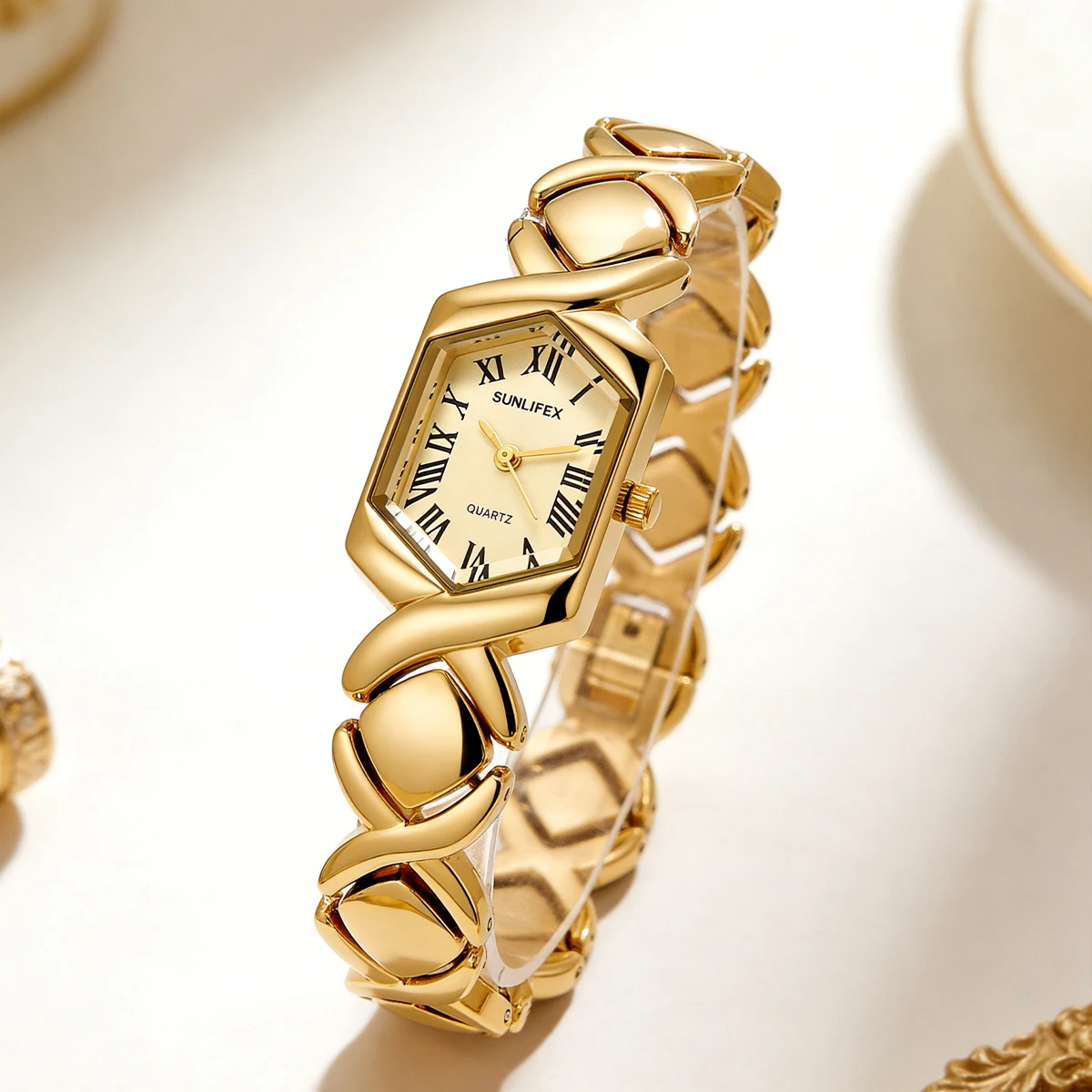 SUNLIFEX Exquisite Skeleton Bracelet New Women's Watches Luxury Noble Gold Quartz Watch Ladies Fashion Dress Gift Wristwatch