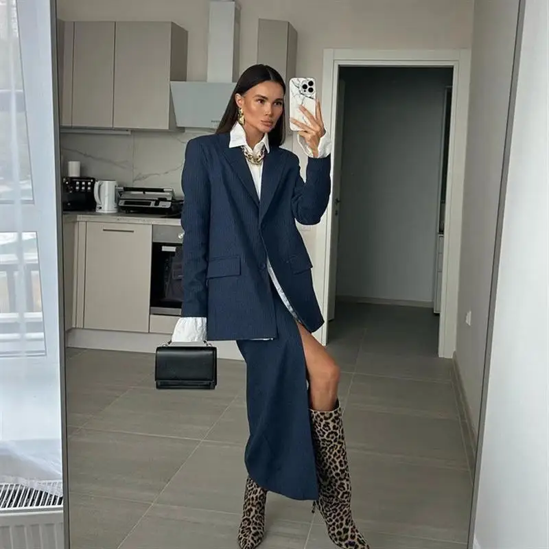 

Casual Striped irt And High Split Skirt Two Piece Set for Women Long Sve Button up Faionable Spring Collection