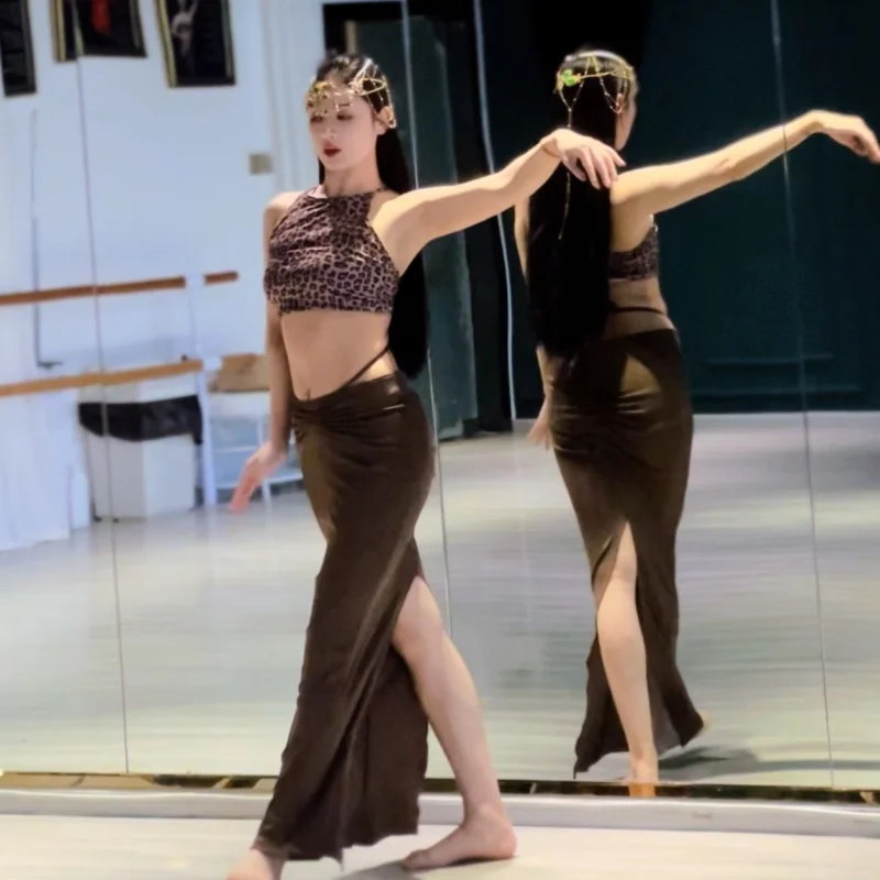 Buikdanskostuum dames high-end mouwloze top met luipaardprint + sexy heupknuffelrok set volwassen oosterse dansvoorstelling pak