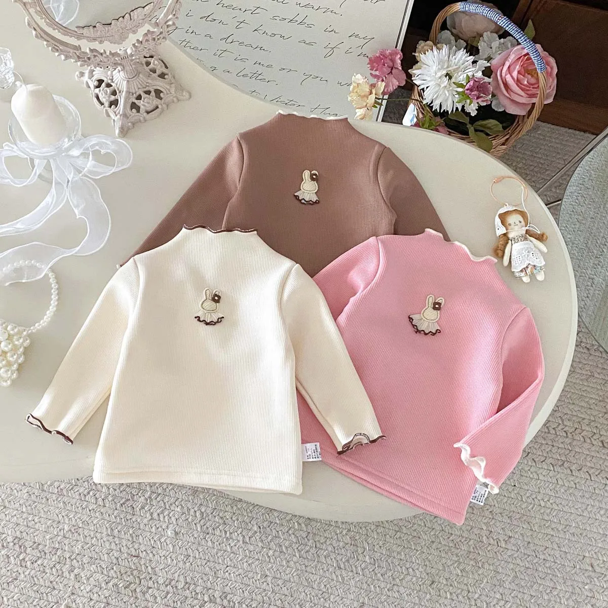 

Girls' Autumn and Winter Velvet Long Sleeved Children's Base Shirt with Mushroom Edge Cute Rabbit Baby T-shirt Top