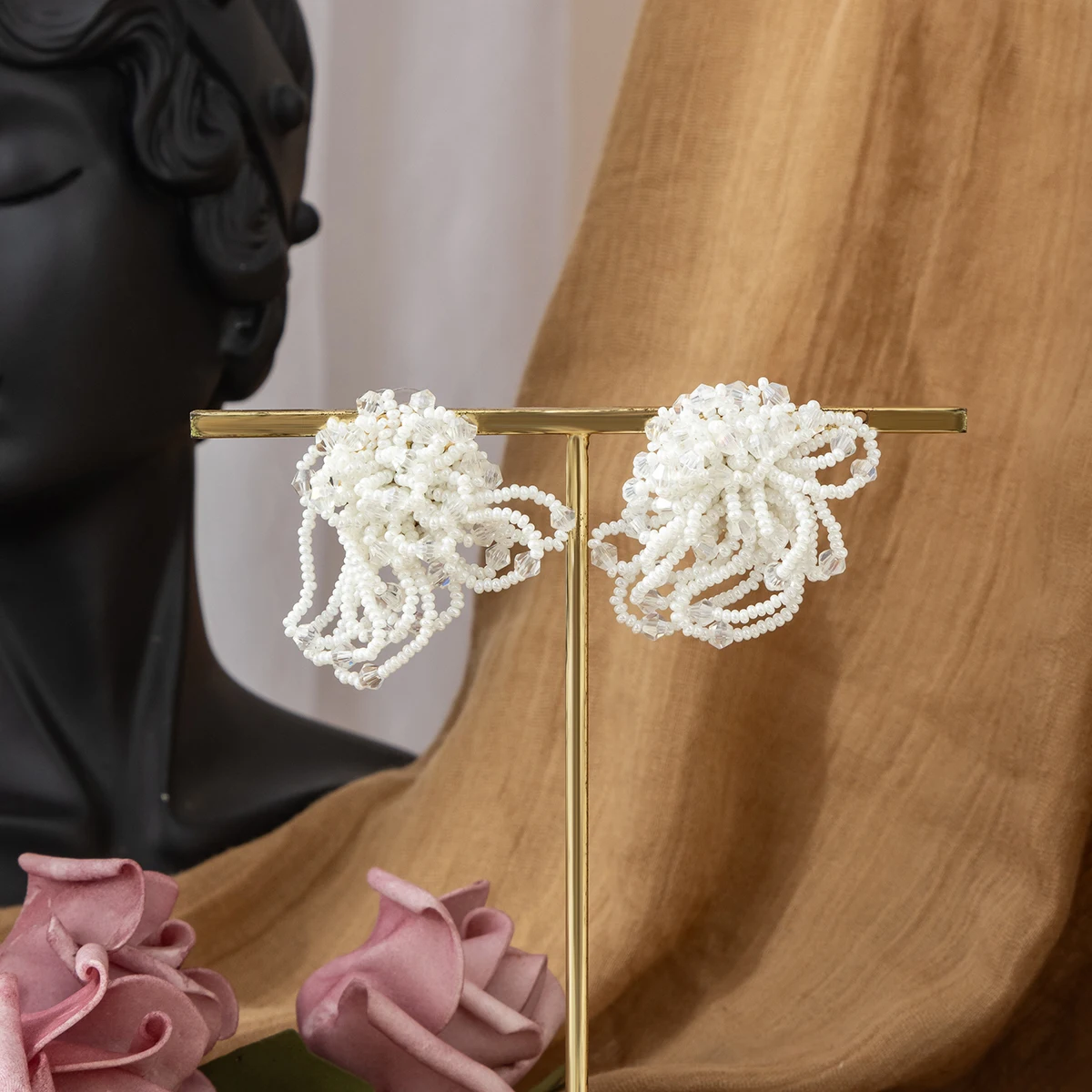 

Vacation Style White Flower Ball Earrings, Hand-Beaded Irregular Cluster High-End Design for Festival Party Ceremony