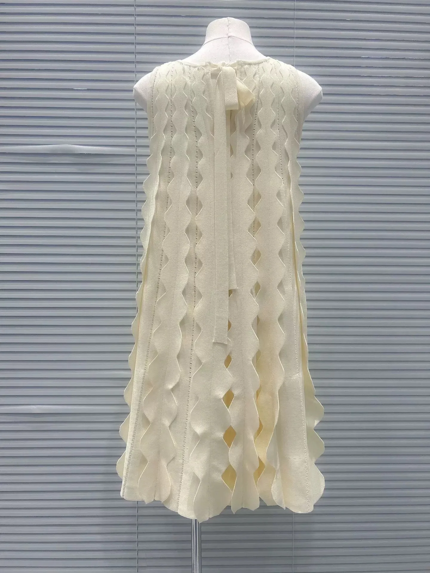 2026 весеннее новое дизайнерское платье без рукавов с круглым вырезом, модное сексуальное женское платье с бретелями на спине