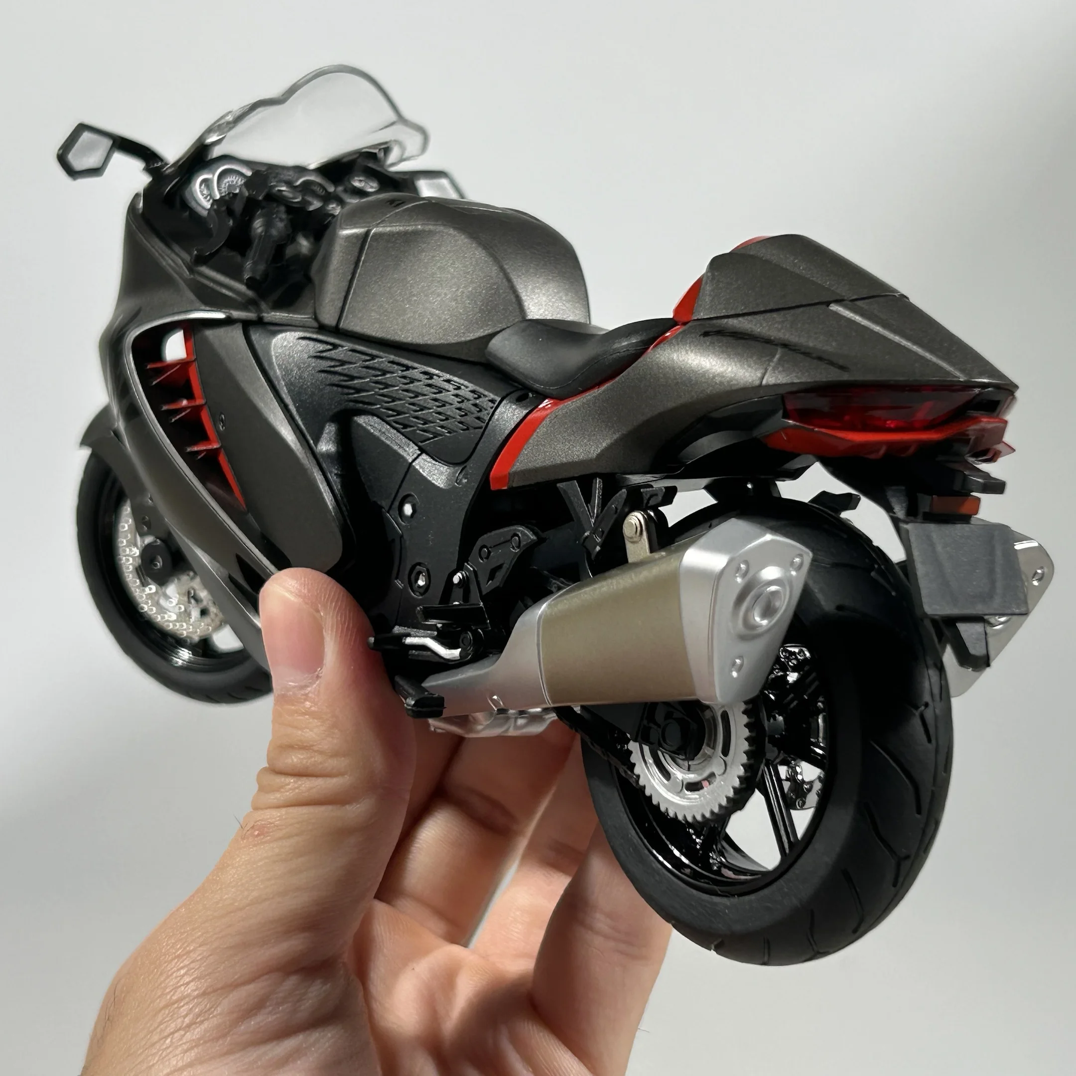 1:12 سوزوكي هايابوسا GSX1300R دراجة نارية عالية الأداء سبيكة معدنية دييكاست نموذج سباق الدراجات النارية مجموعة ديكور المنزل #6