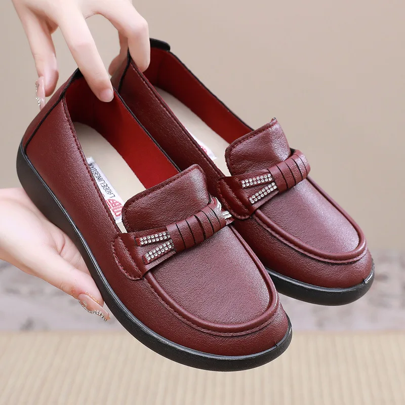 

Shoes Women Spring Leather Loafers Slip On Women's Flats Shoes Lady Soft Bottom Driving Shoes Mother Shoes free shipping