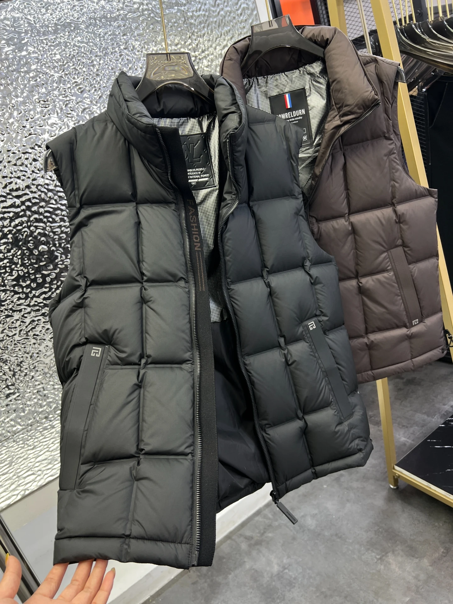 

Men's Mid-Thi down Vest Faionable Warm Stand Collar Du Feather Padded Winter Outerwear Slim Fit Zipper Closure Color