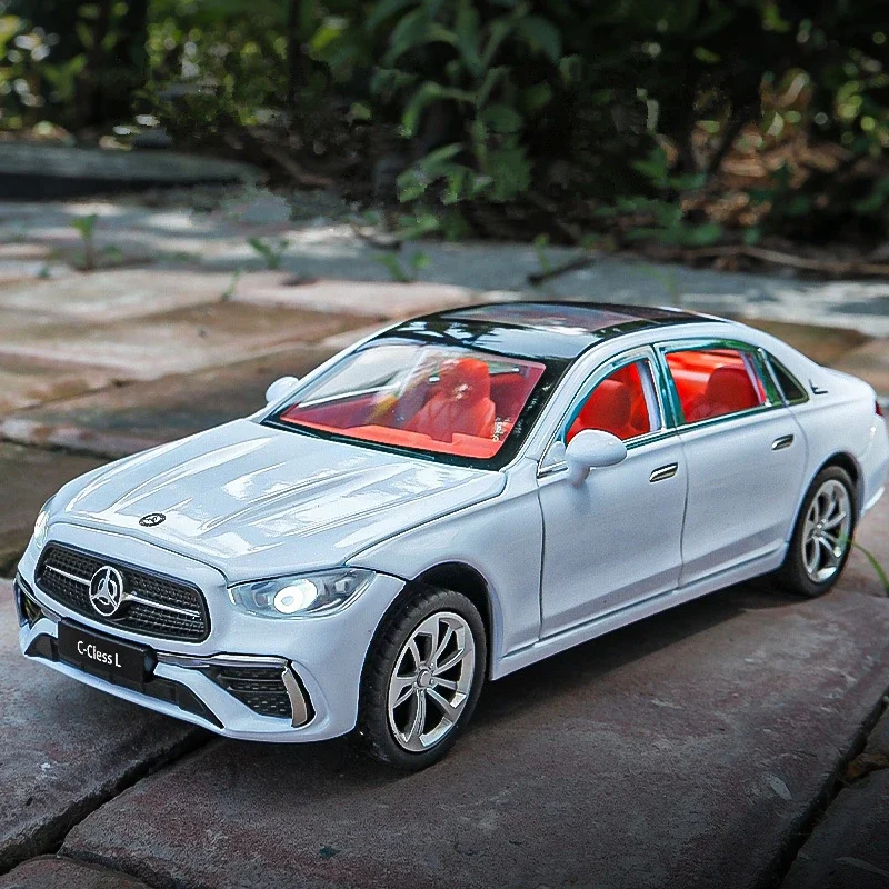 

1/24 C260 L C-Class Alloy Car Model Diecasts Metal Toy Vehicles Car Model Simulation Sound and Light Collection Childrens Gifts