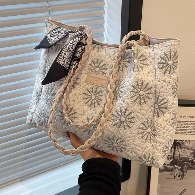 

Stylish Vintage Underarm Bag Female Casual Travel Bag 2025 New Model Elegant Versatile Chic Exquisite Practical Daily Use