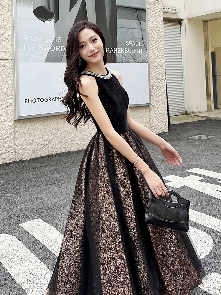 ภาษาฝรั่งเศสคํา Elegant สีดําชุดราตรีเพชรรอบคอกํามะหยี่ Splicing เอวสูง A-Line ชุดยาวผู้หญิง