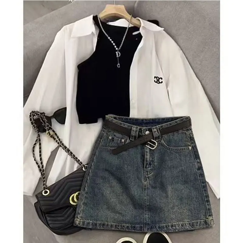 

Летний комплект для похудения: жилетка с защитой от солнца, белая юбка и футболка. Модный женский костюм.