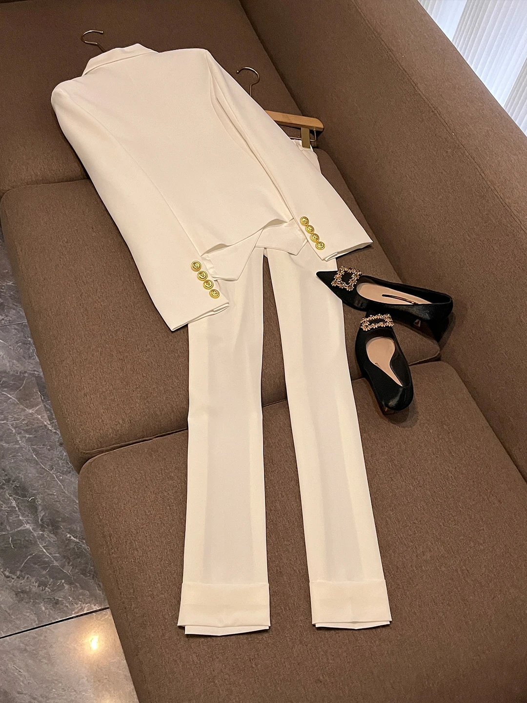 Faionable Negen-delig pak met kraag Interviewoutfit High-End Feel Witte broek Split Design Professionele dameskleding