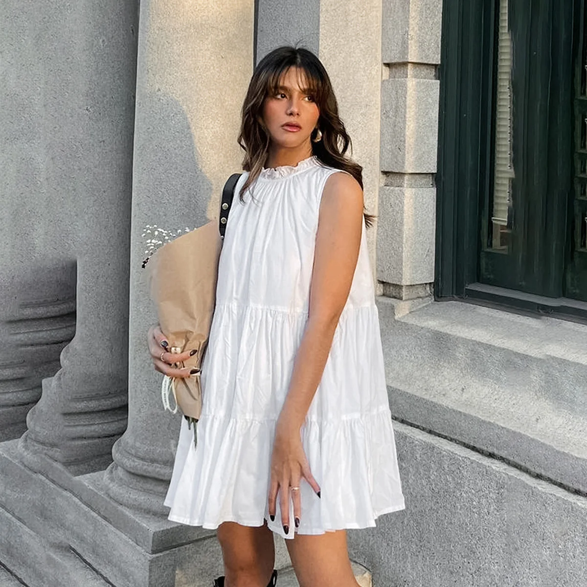 فستان نسائي من JHJN فستان أبيض مكشكش حلو على طراز الشاطئ مزين بالدانتيل ورقبة دائرية فستان فضفاض بدون أكمام للحفلات أنيق