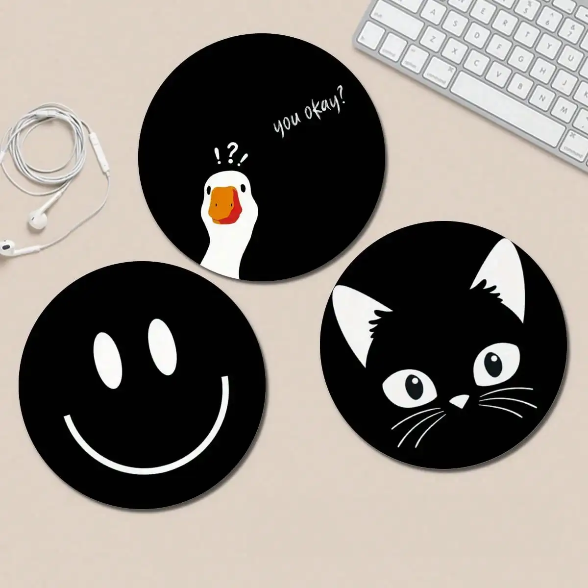 1pc Cute Smiling Face & Cat Expression Funny Mouse Pad, Round Office Desk Mouse Pad With Non-Slip Rubber Base, Mini Portable Travel Mouse Pad For Work Wireless Computer Laptop, Office Desk Accessory