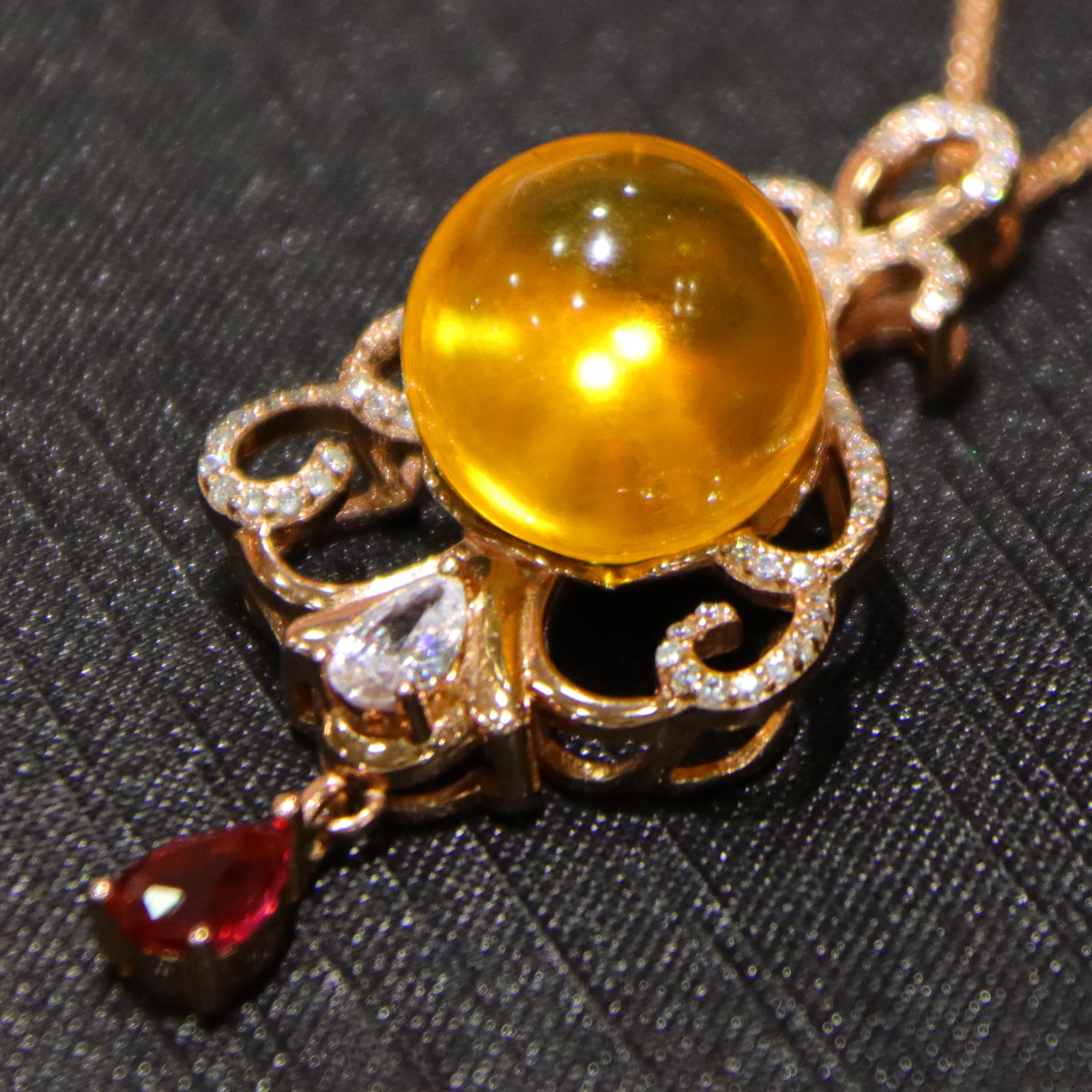 Pingente de diamante âmbar azul natural de 14 mm com colar, borda oca de flor, lindo presente de aniversário para ela/mulher