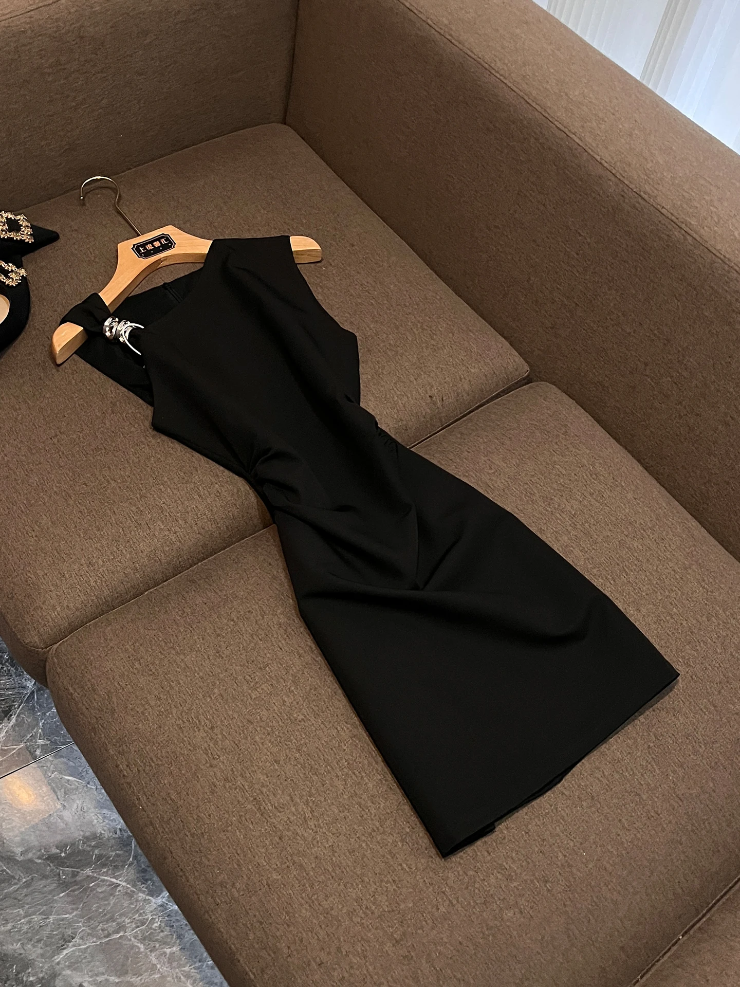 

Elegant A-Line Dress Sleeveless Slimming Black Gown for Women Summer 2026 Polyester Fiber Formal Occasion Party Wear