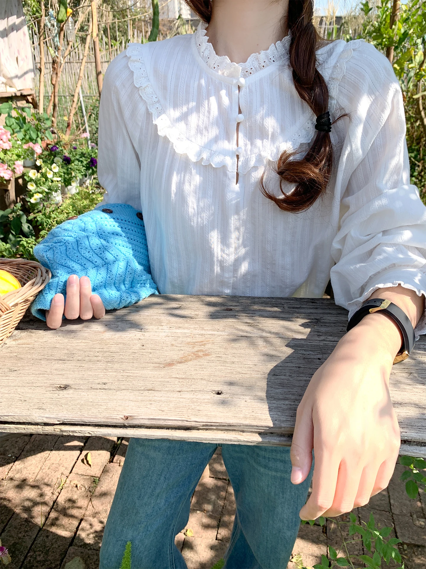 

Женская блузка Zeng Xiao Salt в корейском стиле, белая, с воротником-стойкой, кружевными рукавами-фонариками, весенняя новинка, свободный крой, дышащая, с длинными рукавами