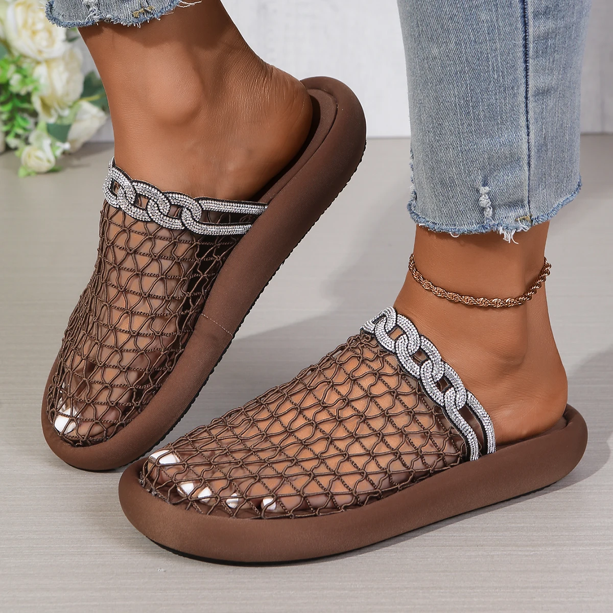 

Женские шлепанцы 2026: Сексуальные летние пляжные туфли с круглым носком, сетчатые, модные, нескользящие, элегантные, на плоской подошве, сандалии-слайды для женщин