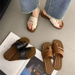 Slippers New Summer Korean Brown Toe retraction Flat Shoes Vintage Simple Leather Ladies Women Walking Outdoor Beach Sandals 샌들